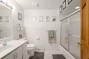 8125 S 58th St, Franklin, WI 53132 - Photo 10