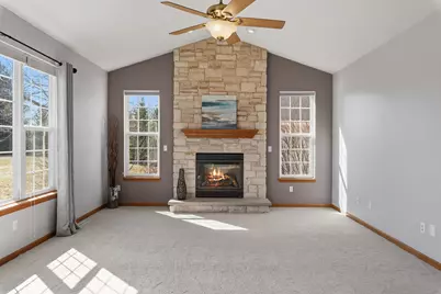 810  Black Squirrel Ct, Richfield, WI 53033 - Photo 4