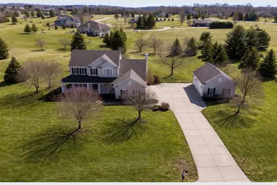 810  Black Squirrel Ct, Richfield, WI 53033 - Photo 48