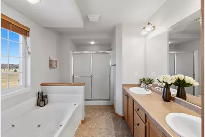 810  Black Squirrel Ct, Richfield, WI 53033 - Photo 20