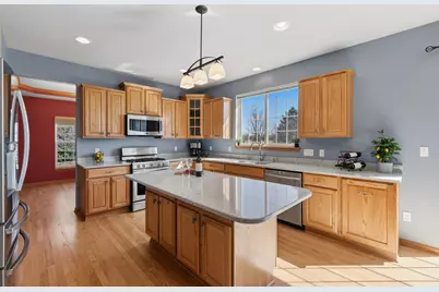 810  Black Squirrel Ct, Richfield, WI 53033 - Photo 8