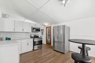 N96W16012 County Line Rd, Germantown, WI 53022 - Photo 4