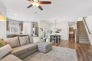 532 Wild Oak Rd, Hartland, WI 53029 - Photo 2