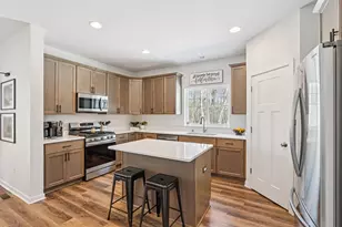 532 Wild Oak Rd, Hartland, WI 53029 - Photo 4