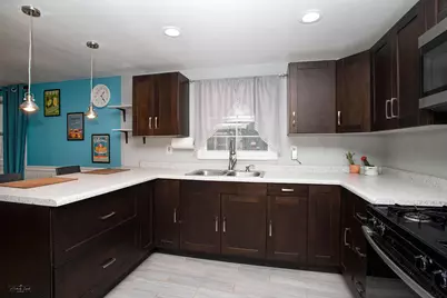 12430  Timber Ridge Dr, Pleasant Prairie, WI 53158 - Photo 2