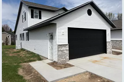 1334  Legion Cir, West Bend, WI 53090 - Photo 10