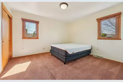 8603 S Melrose Dr, Oak Creek, WI 53154 - Photo 16