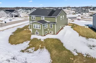 N56W24171 Sabrina Ct, Sussex, WI 53089 - Photo 2