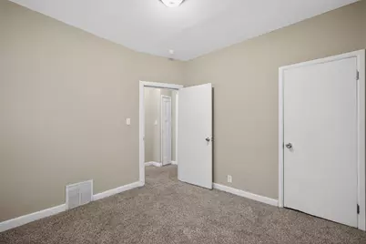 2446 N 49th St, Milwaukee, WI 53210 - Photo 16