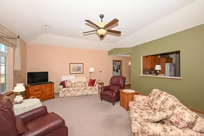 5347 S Butterfield Way, Greenfield, WI 53221 - Photo 4