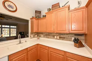 5347 S Butterfield Way, Greenfield, WI 53221 - Photo 10
