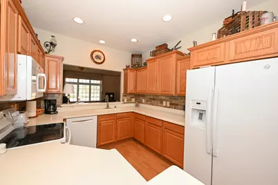 5347 S Butterfield Way, Greenfield, WI 53221 - Photo 12