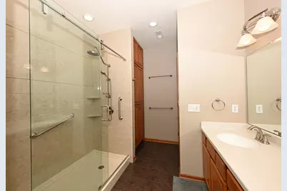 5347 S Butterfield Way, Greenfield, WI 53221 - Photo 18