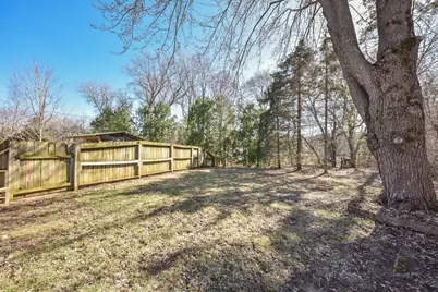 3551 S Woodland Ct, New Berlin, WI 53146 - Photo 10