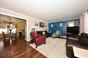 3551 S Woodland Ct, New Berlin, WI 53146 - Photo 4