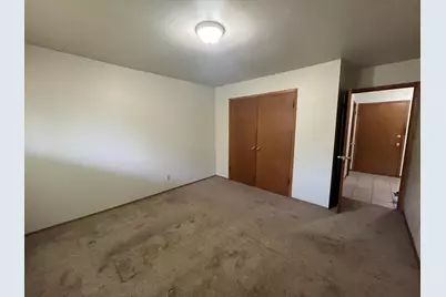 3809 S 35th St #3811, Greenfield, WI 53221 - Photo 8