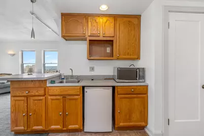 1028 E Juneau Ave #821, Milwaukee, WI 53202 - Photo 10