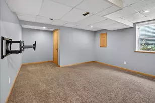 1214 Dayflower Dr, Madison, WI 53719 - Photo 42