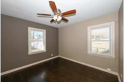 5457 N 19th St, Milwaukee, WI 53209 - Photo 12