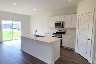 572 Revere St, Burlington, WI 53105 - Photo 4