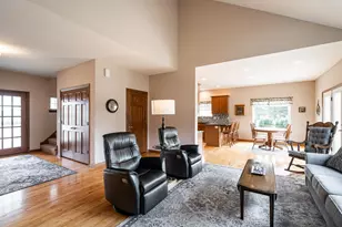 4915 Meadowview Ct, Cedarburg, WI 53024 - Photo 6