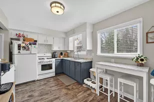 24 Oregon St, Racine, WI 53405 - Photo 8