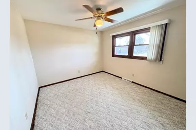 7622 S Lenox Ave, Oak Creek, WI 53154 - Photo 14