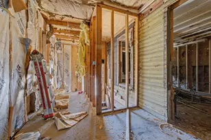 206 Maple Ave, Waukesha, WI 53186 - Photo 4