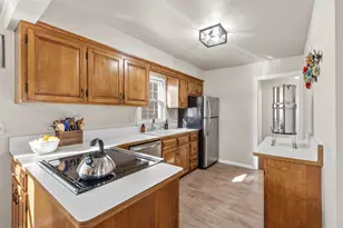 2702 S 44th St, Milwaukee, WI 53219 - Photo 10