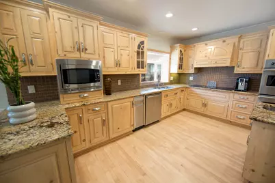 229  Indian Creek Ct, Fox Point, WI 53217 - Photo 8