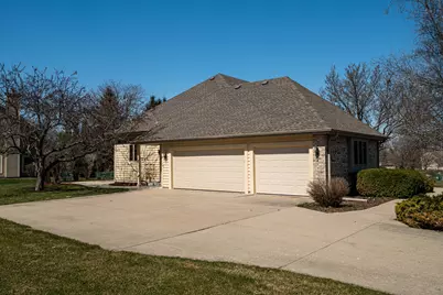 W150N10257  Windsong Cir, Germantown, WI 53022 - Photo 36