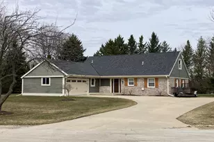 2658 Northwoods Ln, Port Washington, WI 53074 - Photo 4