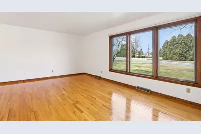 18215  Parish Dr, Brookfield, WI 53045 - Photo 2