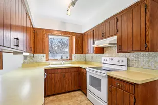 18215 Parish Dr, Brookfield, WI 53045 - Photo 12