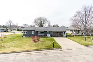 3814 Holly Pl, La Crosse, WI 54601 - Photo 1