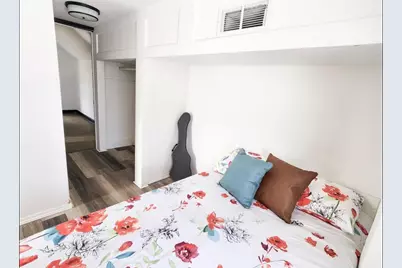 4235 W Fairmount Ave, Milwaukee, WI 53209 - Photo 8