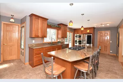 10570  Pallottine Dr, Greenfield, WI 53228 - Photo 16