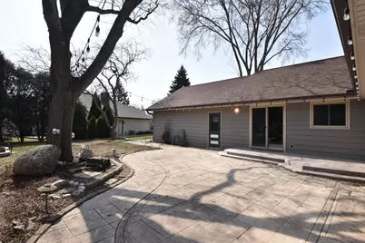 10570 W Pallottine Dr, Greenfield, WI 53228 - Photo 54