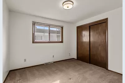 1736  Knoll Crest Dr, Sheboygan, WI 53081 - Photo 16