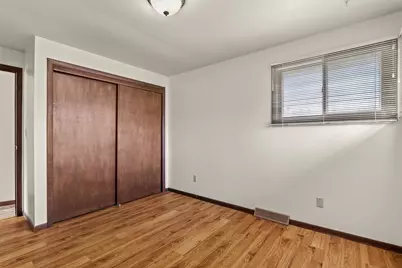 1736  Knoll Crest Dr, Sheboygan, WI 53081 - Photo 18