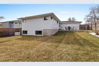 1736  Knoll Crest Dr, Sheboygan, WI 53081 - Photo 34