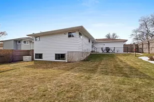1736 Knoll Crest Dr, Sheboygan, WI 53081 - Photo 34