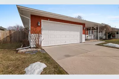 1736  Knoll Crest Dr, Sheboygan, WI 53081 - Photo 2