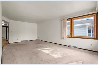 1736  Knoll Crest Dr, Sheboygan, WI 53081 - Photo 6