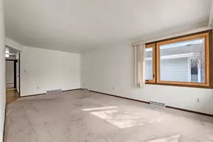 1736 Knoll Crest Dr, Sheboygan, WI 53081 - Photo 6