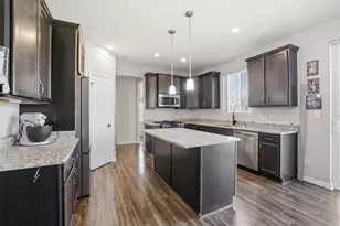 717 Chadwick Dr, Watertown, WI 53094 - Photo 8