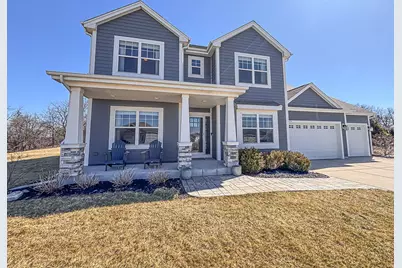 W275N358  Arrowhead Trl, Pewaukee, WI 53188 - Photo 2