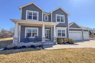 W275N358 Arrowhead Trail, Pewaukee, WI 53188 - Photo 2