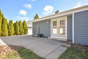 5669 S 24th St, Milwaukee, WI 53221 - Photo 30