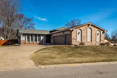 1206  Greenridge Dr, Onalaska, WI 54650 - Photo 2